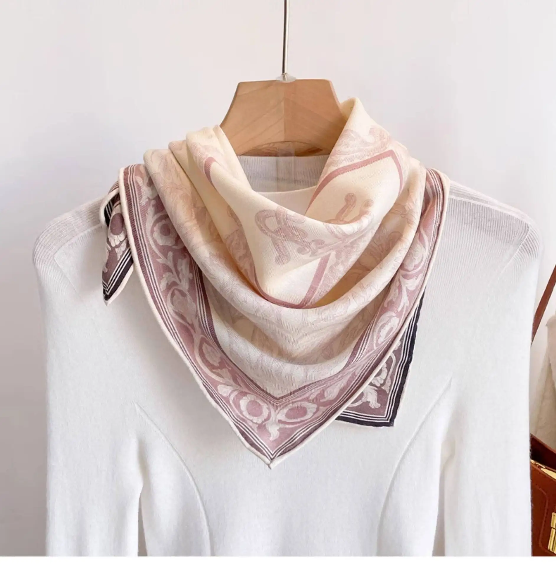 2026 Classic Paisley Silk Wool Scarf Double-Sided Women's Fashionable Warm Neck Warmer Square Scarf Winter Accessories
2026 Classic Paisley Silk Wool Scarf Double-Sided Women's Fashionable Warm Neck Warmer Square Scarf Winter Accessories