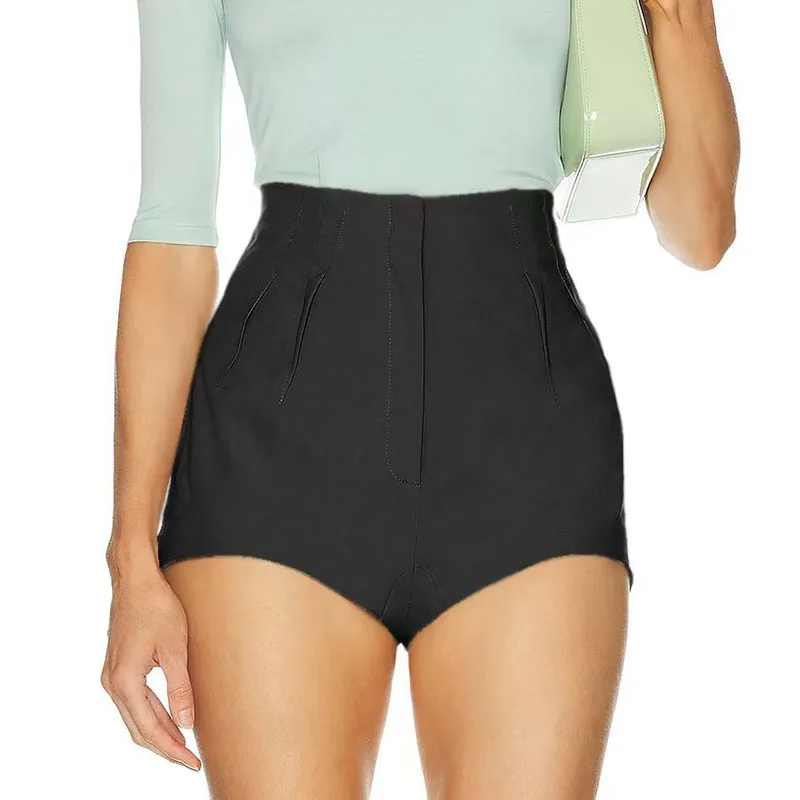Women's high-waisted pleated suit shorts - ideal for work, slimming A-line wide-leg shorts for summer 2026.
Women's high-waisted pleated suit shorts - ideal for work, slimming A-line wide-leg shorts for summer 2026.