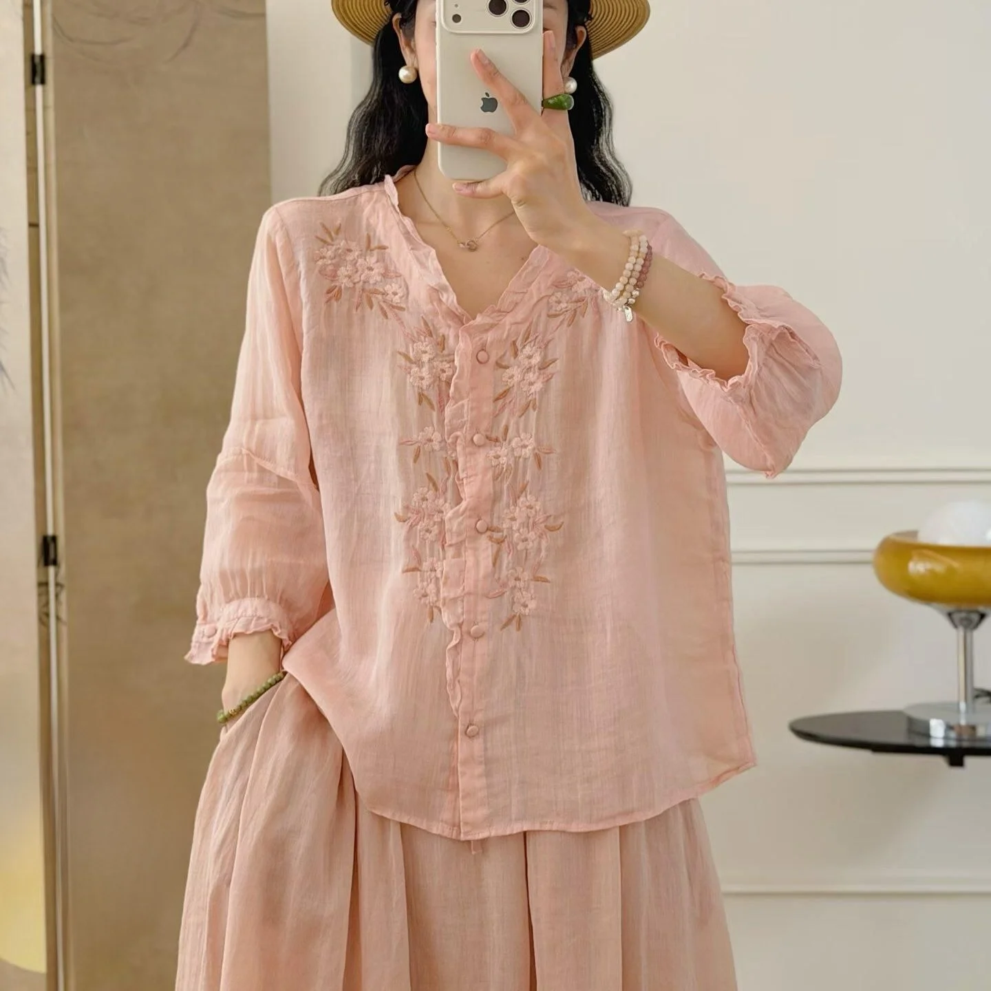 Korean Style Women's Summer New Large Size Cotton Linen Shirt Jacket Embroidered Sleeveless Top V-neck Cardigan Breathable Sk...
Korean Style Women's Summer New Large Size Cotton Linen Shirt Jacket Embroidered Sleeveless Top V-neck Cardigan Breathable Sk...