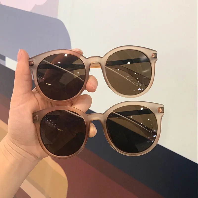 Korea Milk Tea Sunglasses Women Ins Street Shot Sunshade Glasses Dustproof Windproof Riding Glasses UV400 Sunglasses Men
Korea Milk Tea Sunglasses Women Ins Street Shot Sunshade Glasses Dustproof Windproof Riding Glasses UV400 Sunglasses Men
