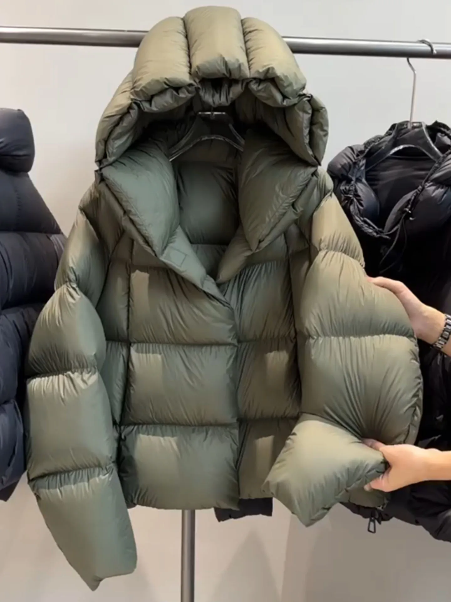 Женская зимняя куртка-пуховик Sli een Puff ort down Jaet, новинка 2025 года, с капюшоном, для повседневной носки, с высокой талией
Женская зимняя куртка-пуховик Sli een Puff ort down Jaet, новинка 2025 года, с капюшоном, для повседневной носки, с высокой талией