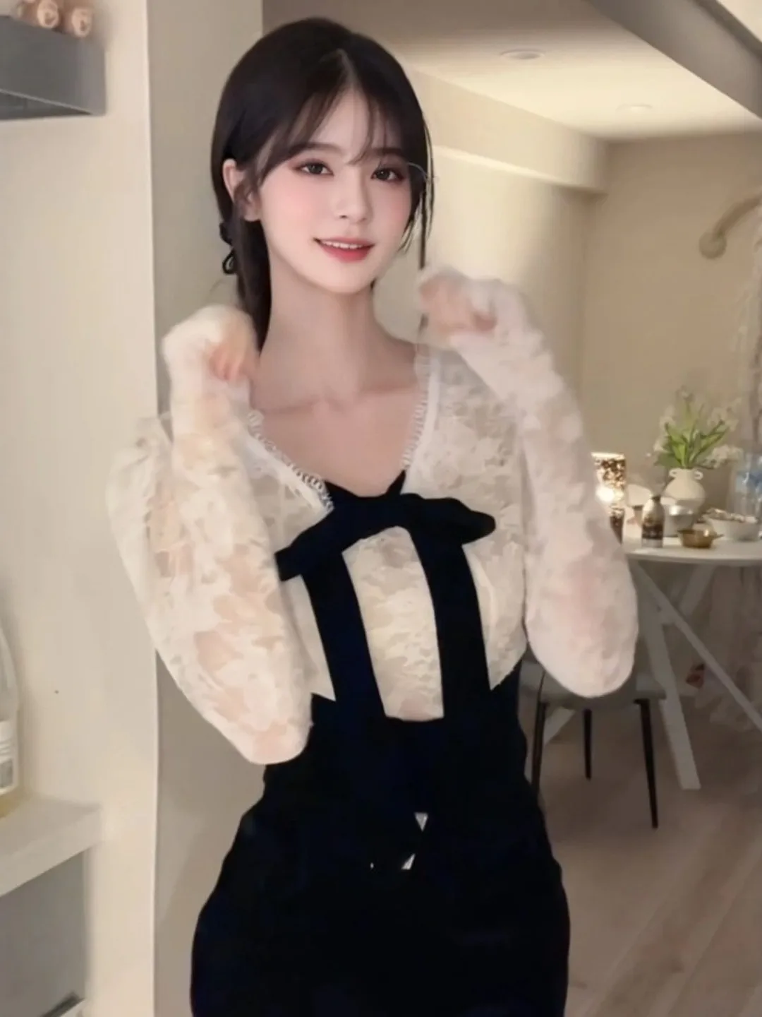 Pure Desire Sexy Girl Lace V-neck Top Shorts Two-piece Set Complete OOTD Spring 2026 Comfortable Fashionable Women's Ensemble
Pure Desire Sexy Girl Lace V-neck Top Shorts Two-piece Set Complete OOTD Spring 2026 Comfortable Fashionable Women's Ensemble