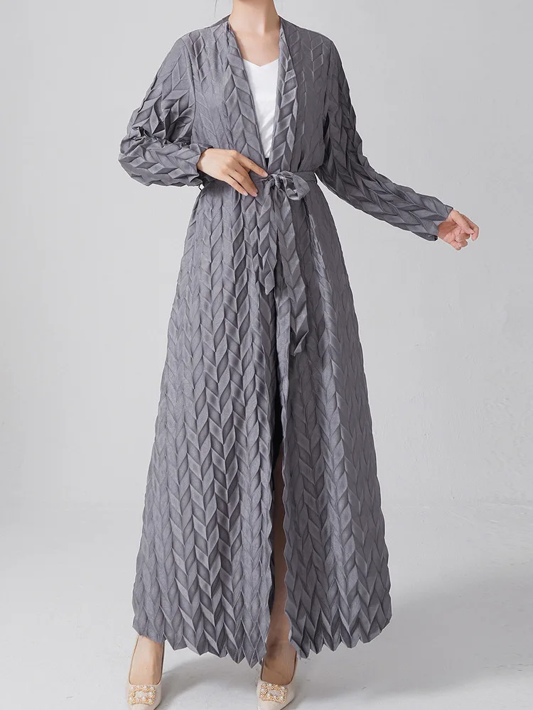 Высококачественное плиссированное пальто Miyake, одежда для женщин, модные однотонные плащи с v-образным вырезом и поясом, осень 2024, новинка осени
Высококачественное плиссированное пальто Miyake, одежда для женщин, модные однотонные плащи с v-образным вырезом и поясом, осень 2024, новинка осени