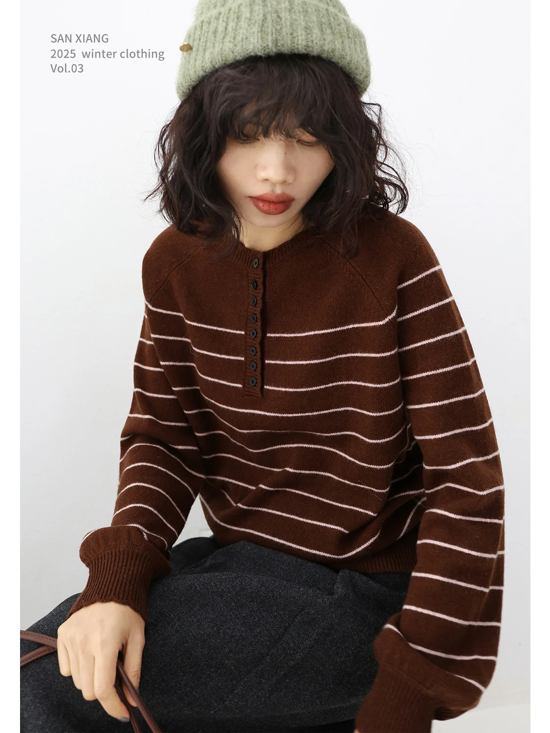 Женский вязаный свитер из чистой шерсти с полосатым узором, длинный рукав, зимний, модный, повседневный, удобный, свободного кроя, топ-пуловер
Женский вязаный свитер из чистой шерсти с полосатым узором, длинный рукав, зимний, модный, повседневный, удобный, свободного кроя, топ-пуловер