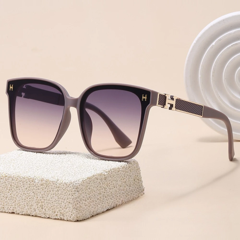 2025 New Fashion Square Sunglasses - Oversized Unisex Frame UV400 Protection, Must-Have Retro Trend Street Photography Glasses
2025 New Fashion Square Sunglasses - Oversized Unisex Frame UV400 Protection, Must-Have Retro Trend Street Photography Glasses