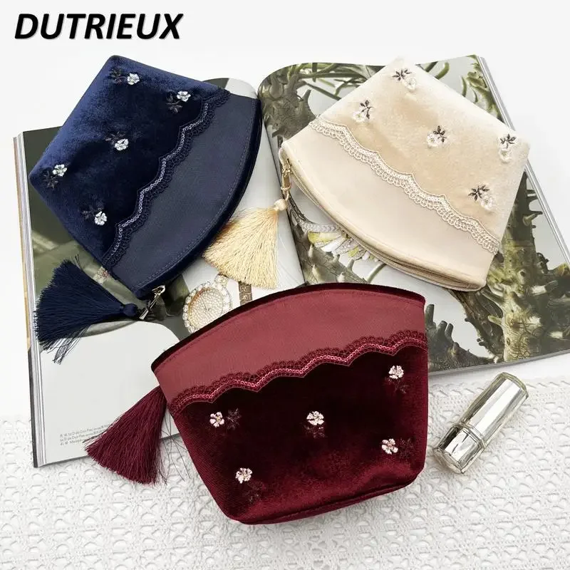 Casual Elegant Cute Sweet Cosmetic Bags for Women Embroidery Japanese Style Beautiful Velvet Mesh Stitching Makeup Bag Femme
Casual Elegant Cute Sweet Cosmetic Bags for Women Embroidery Japanese Style Beautiful Velvet Mesh Stitching Makeup Bag Femme