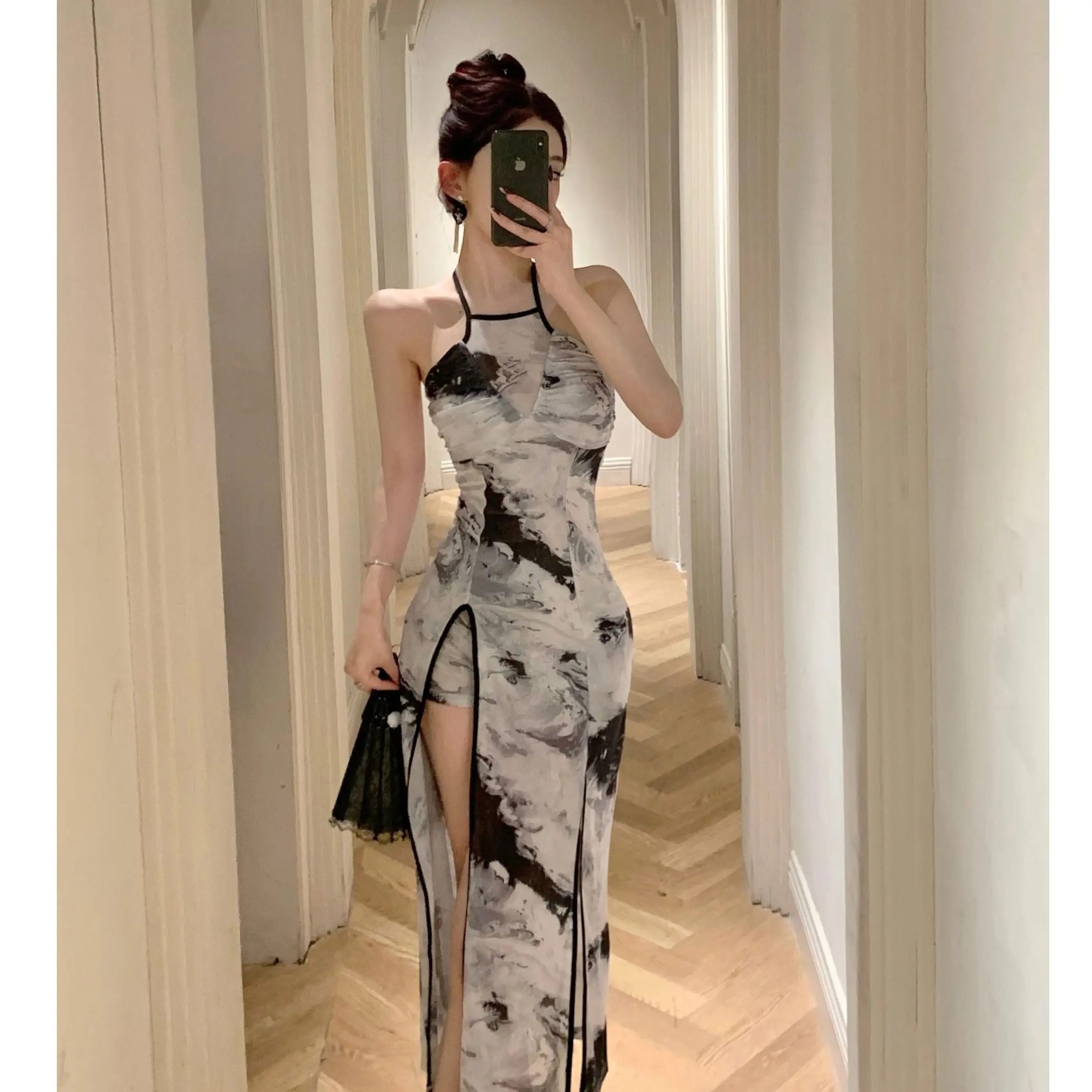 Retro Ink Painting Vent Spicy Tight Cheongsam Women Chinese Style Hanging Neck Backless Lace-up Dress Summer Qipao Shorts Set
Retro Ink Painting Vent Spicy Tight Cheongsam Women Chinese Style Hanging Neck Backless Lace-up Dress Summer Qipao Shorts Set