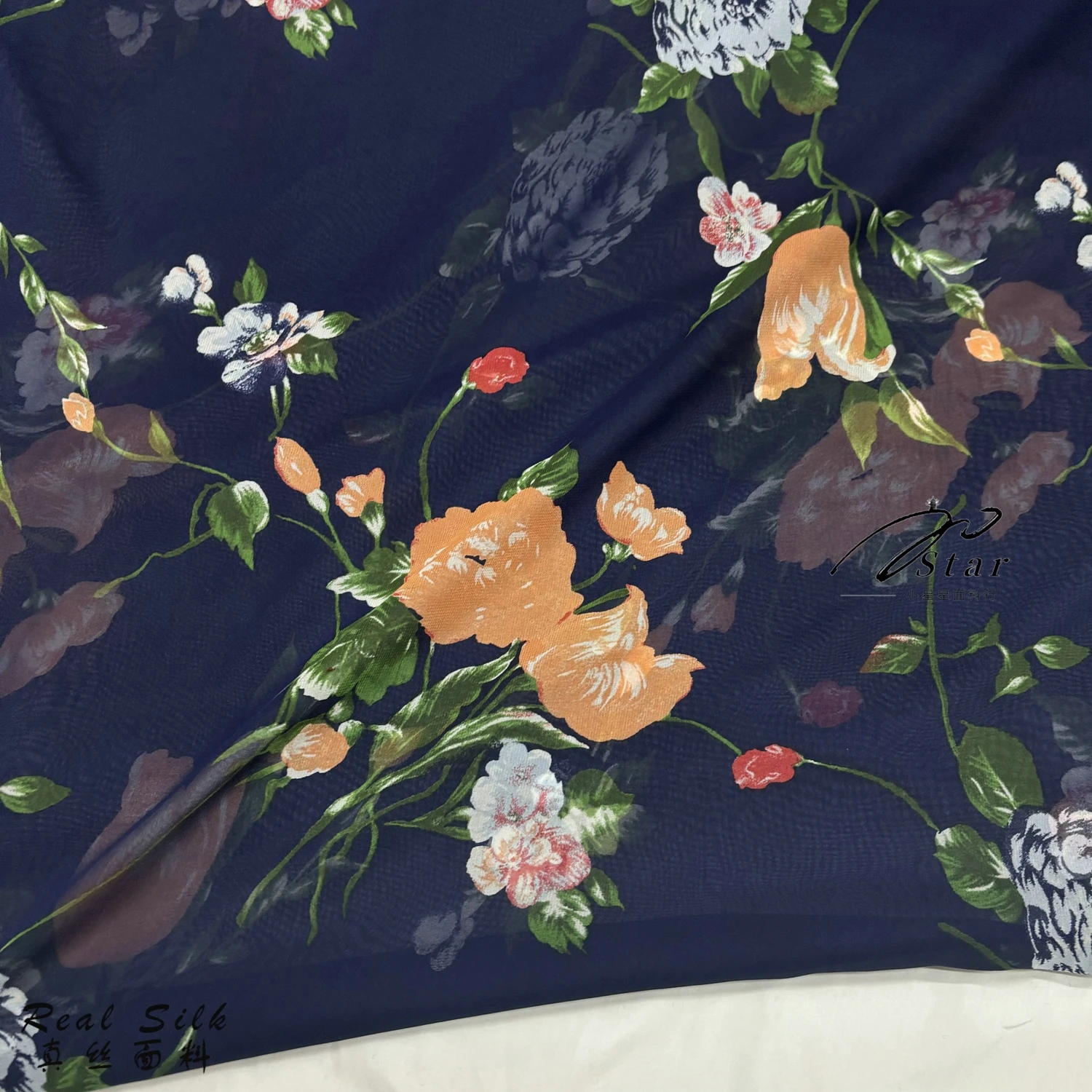14 Momme Blue Peony Silk Fabric Dress Shirt Crepe Fabric
14 Momme Blue Peony Silk Fabric Dress Shirt Crepe Fabric