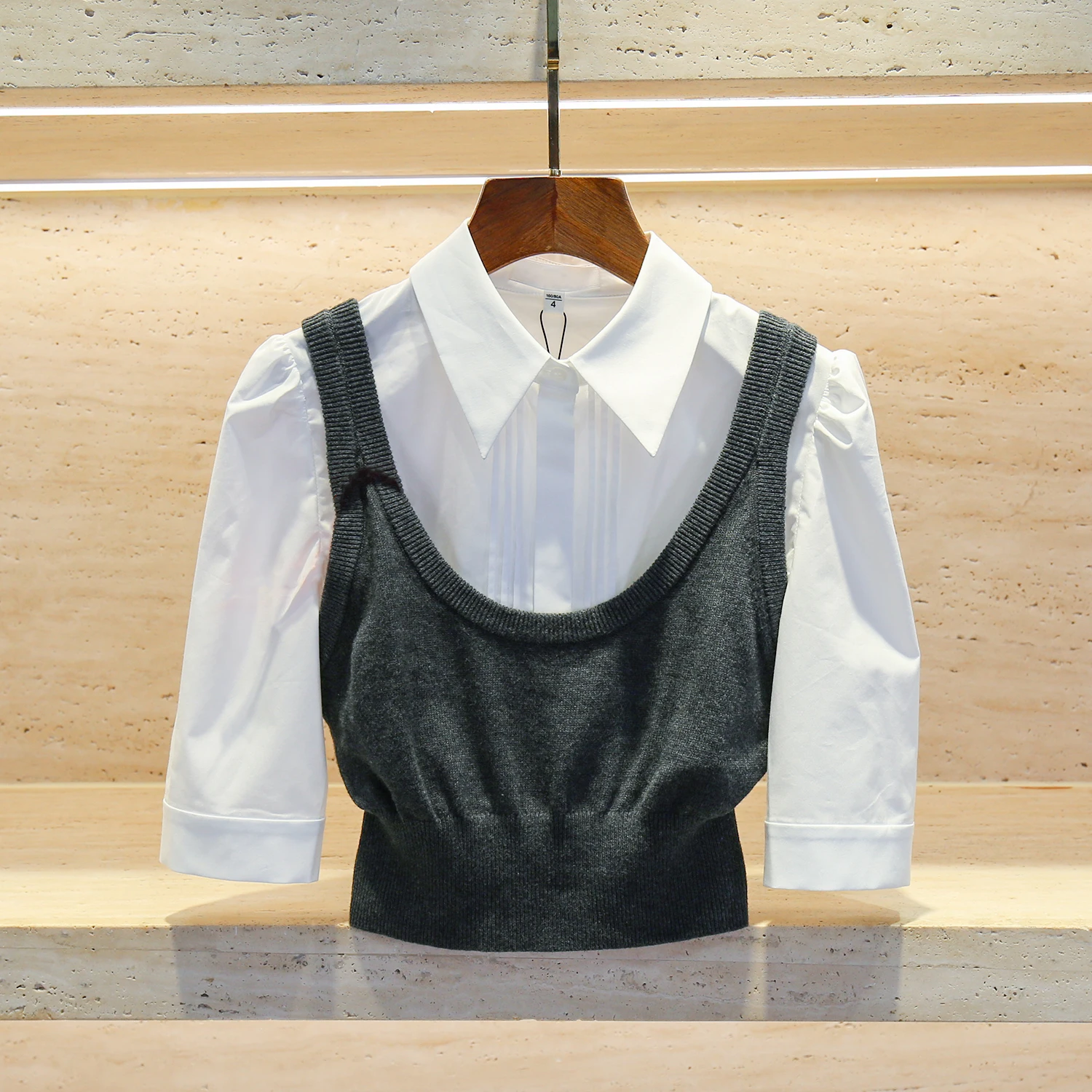 High-End Knitted Vest Collared irt Women's College Sle Summer Faion French Sle Top Quali Ladies' irt
High-End Knitted Vest Collared irt Women's College Sle Summer Faion French Sle Top Quali Ladies' irt