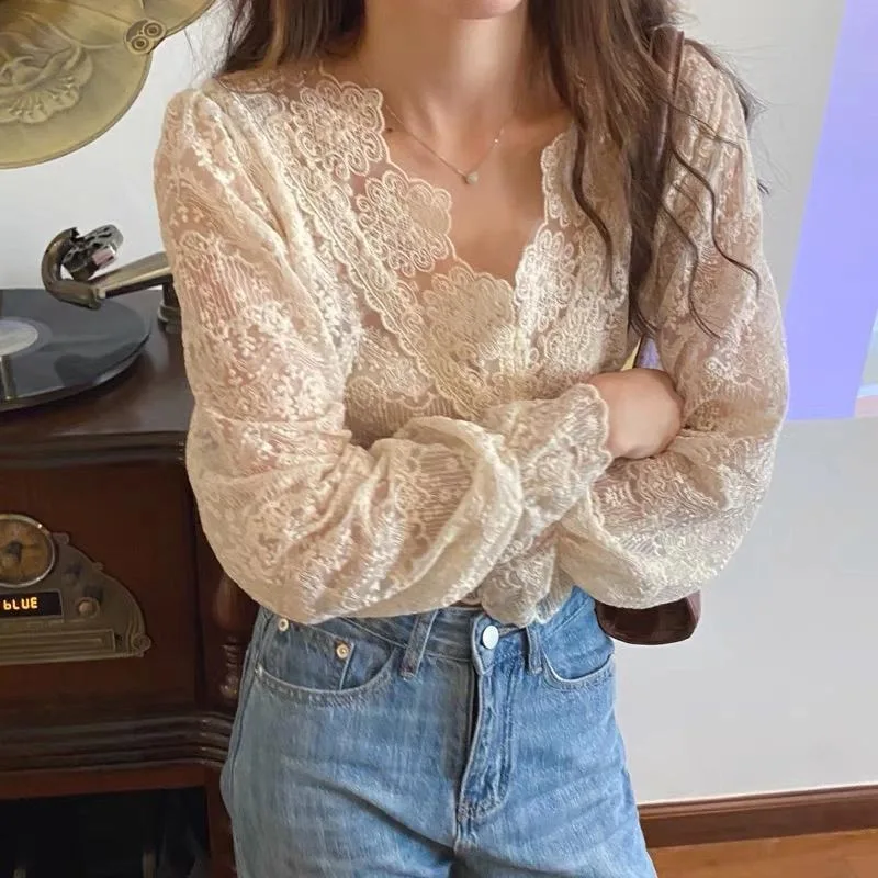 Внутреннее кружево с v-образным вырезом в стиле ретро для женщин, кружевные топы с роговой вышивкой для тяжелой промышленности
Внутреннее кружево с v-образным вырезом в стиле ретро для женщин, кружевные топы с роговой вышивкой для тяжелой промышленности