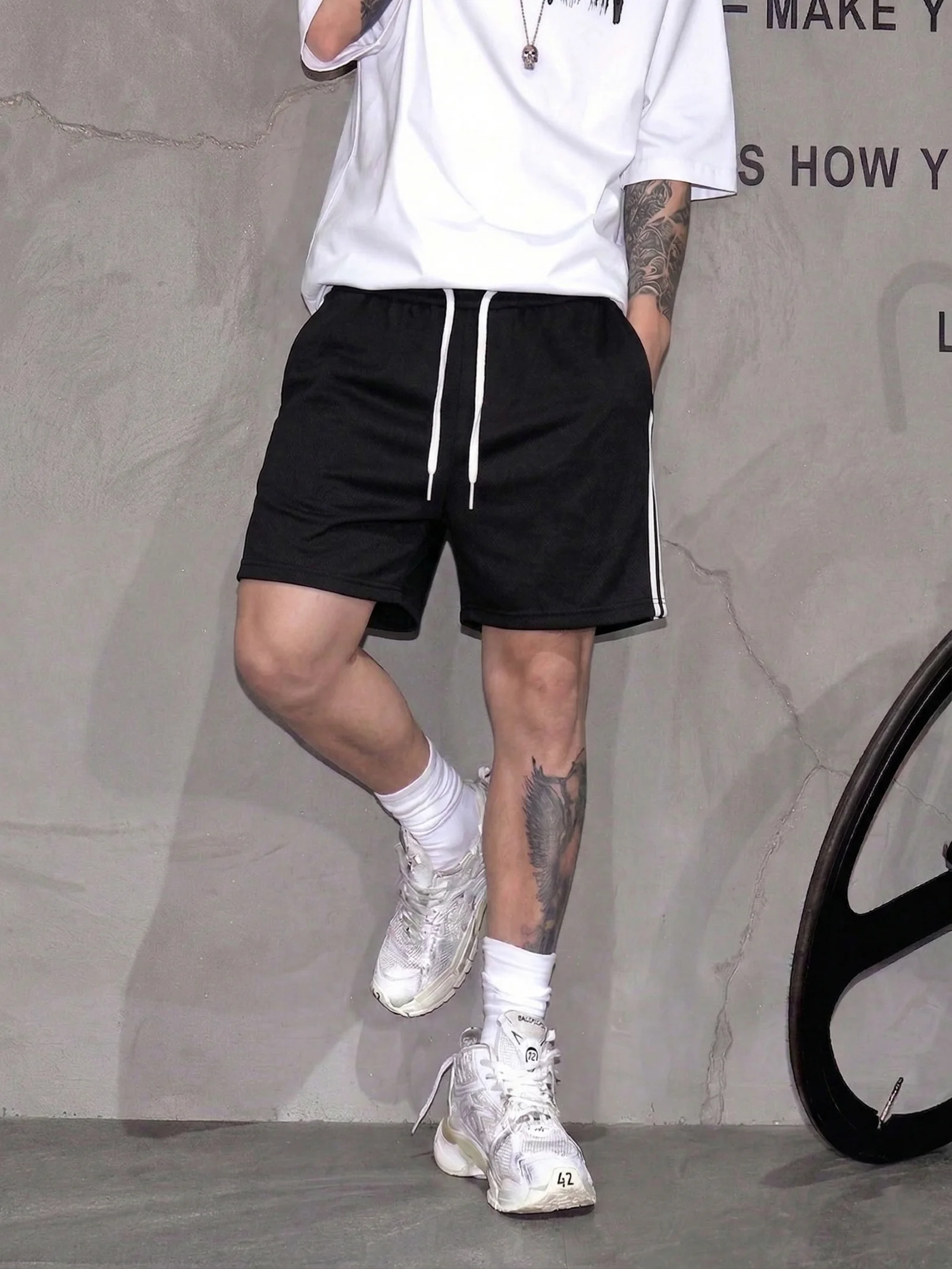 Men's Summer Side Double White Stripe Sports Shorts Loose Mesh Breathable Casual Five-Pocket Pants Cross-Border Men's Apparel
Men's Summer Side Double White Stripe Sports Shorts Loose Mesh Breathable Casual Five-Pocket Pants Cross-Border Men's Apparel