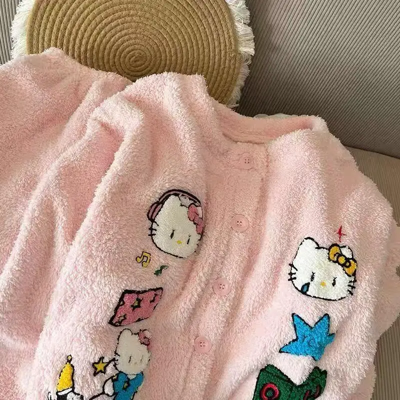 Пижамы Y2K Sanrio Hello Kitty из кораллового флиса, женская домашняя одежда, милый теплый осенне-зимний комплект из двух предметов с длинными рукавами, утепленная одежда для сна
Пижамы Y2K Sanrio Hello Kitty из кораллового флиса, женская домашняя одежда, милый теплый осенне-зимний комплект из двух предметов с длинными рукавами, утепленная одежда для сна