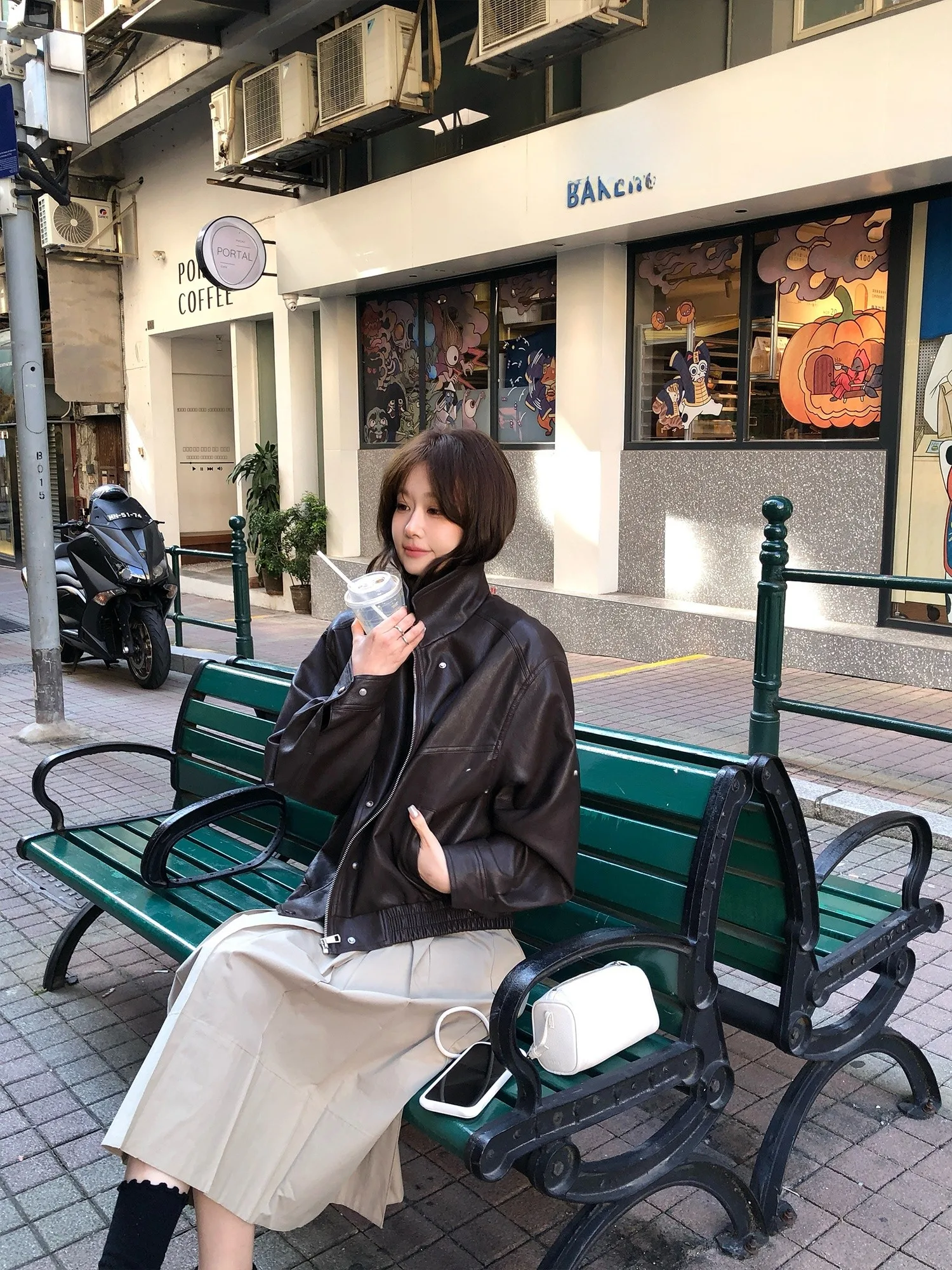 Loose Fit ort PU Leather Jaet Women's Stand Collar Spring 2026 Casual Sle Faionable Vintage Feel Long Sve Coat
Loose Fit ort PU Leather Jaet Women's Stand Collar Spring 2026 Casual Sle Faionable Vintage Feel Long Sve Coat