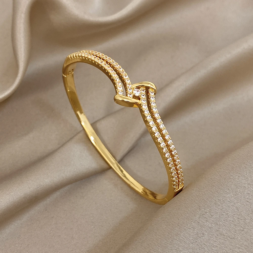 DODOHAO Exquisite Sparkling Rhinestone Gold Color Bracelet for Women Elegant Simple Geometric Irregular Cuff Spring Bangle Gifts
DODOHAO Exquisite Sparkling Rhinestone Gold Color Bracelet for Women Elegant Simple Geometric Irregular Cuff Spring Bangle Gifts
