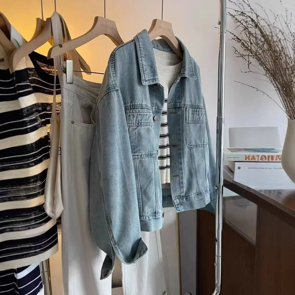 Женское винтажное светло-голубое джинсовое пальто в гонконгском стиле, весенне-осенняя свободная повседневная короткая куртка, модный топ 
Женское винтажное светло-голубое джинсовое пальто в гонконгском стиле, весенне-осенняя свободная повседневная короткая куртка, модный топ