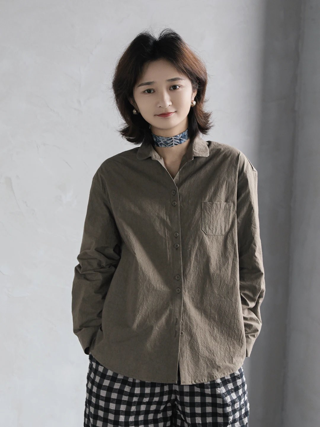 Sun-Dried Cotton Shirt Women's Fashionable Age-Defying Top Casual Style Long Sleeve Flip Collar Open Cardigan Regular Length
Sun-Dried Cotton Shirt Women's Fashionable Age-Defying Top Casual Style Long Sleeve Flip Collar Open Cardigan Regular Length