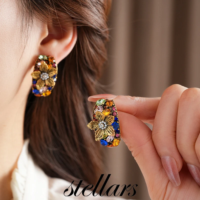 Vintage Palace Style Silver Needle Diamond Inlaid Flower Pearl Colorful Earrings Light Luxury High-End Niche Women Jewelry
Vintage Palace Style Silver Needle Diamond Inlaid Flower Pearl Colorful Earrings Light Luxury High-End Niche Women Jewelry