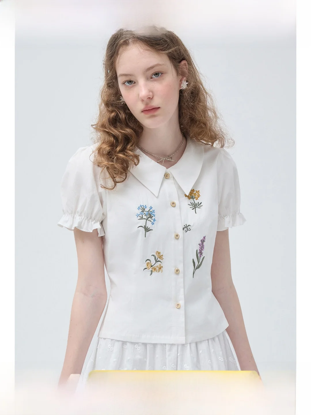 Elegant Embroidered Short Sleeve Shirt Women's plus Size Fashion Top Breathable Casual Summer Blouse for Pear Shaped Ladies
Elegant Embroidered Short Sleeve Shirt Women's plus Size Fashion Top Breathable Casual Summer Blouse for Pear Shaped Ladies
