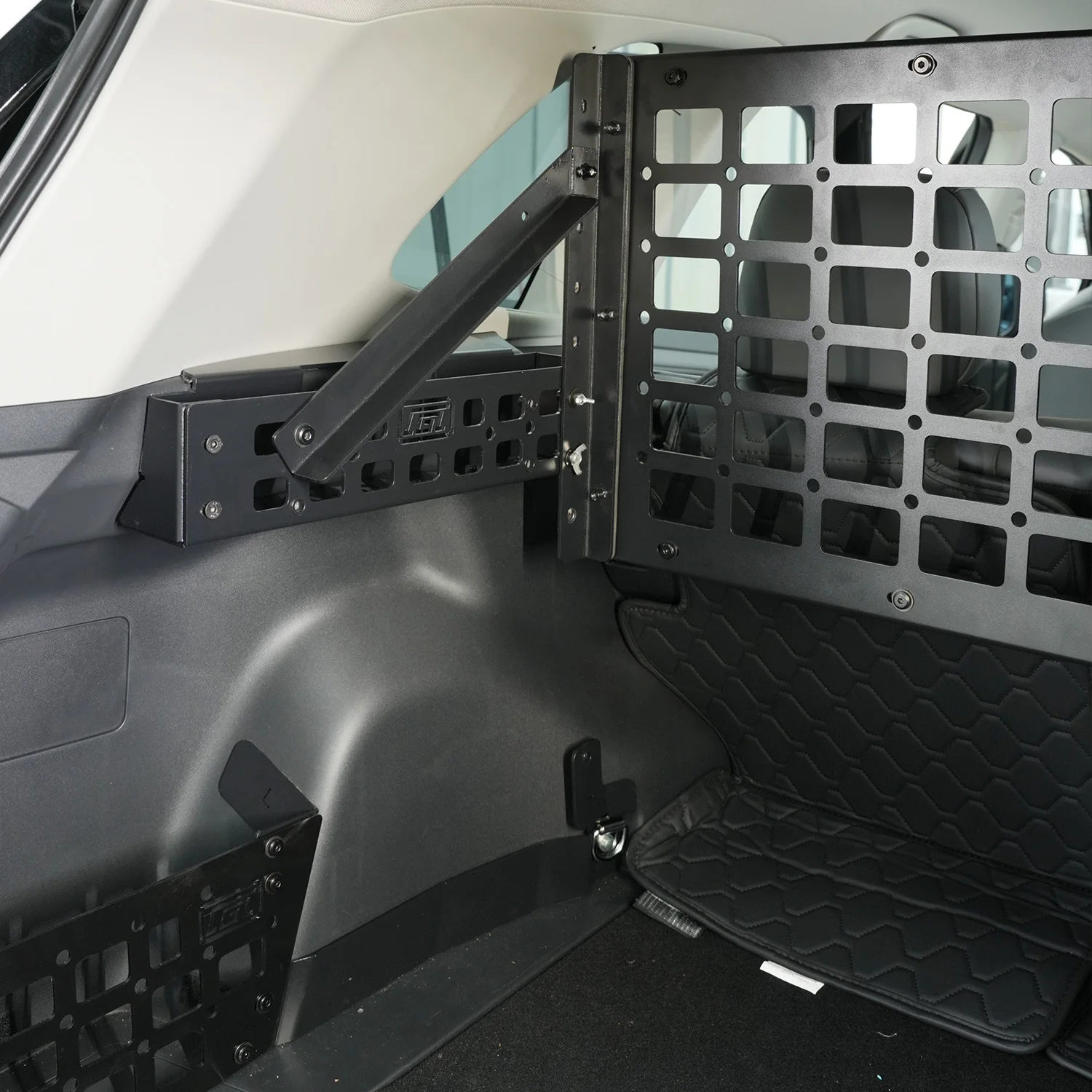 For Toyota RAV4 XA60 2026 MOLLE Panel Side Window Storage Boxes Car Rear Trunk Center Shelf Debris Rack Car Accessories Style A
For Toyota RAV4 XA60 2026 MOLLE Panel Side Window Storage Boxes Car Rear Trunk Center Shelf Debris Rack Car Accessories Style A
