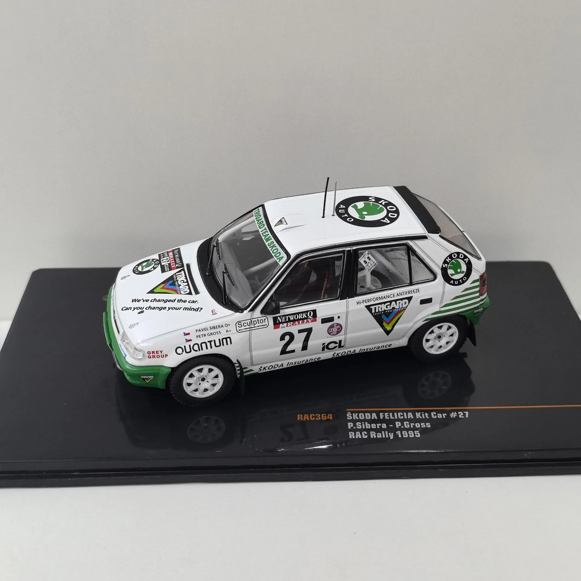 Diecast IXO 1/43 Scale SKODA FELICIA KIT #27 1995 Skoda Racing Alloy Car Model Collectible Toy Gift Souvenir Display Ornament
Diecast IXO 1/43 Scale SKODA FELICIA KIT #27 1995 Skoda Racing Alloy Car Model Collectible Toy Gift Souvenir Display Ornament
