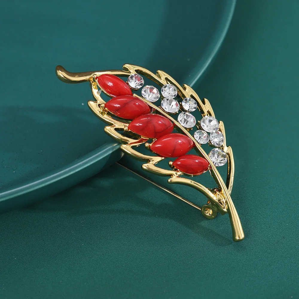 Fashion New Creative Rhinestone Leaf Brooch Temperament Luxury Women Silk Scarf Buckle Jewelry Coat Pin Simple Unisex Corsage
Fashion New Creative Rhinestone Leaf Brooch Temperament Luxury Women Silk Scarf Buckle Jewelry Coat Pin Simple Unisex Corsage