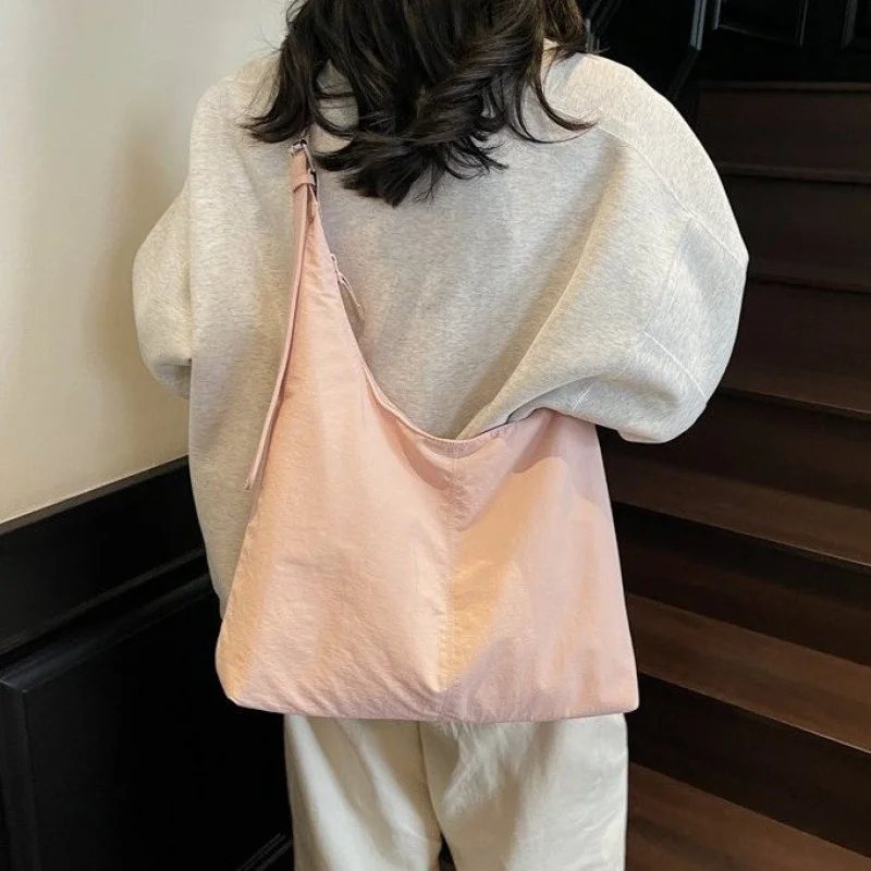 2025 Новая элитная брендовая женская кожаная сумка на плечо известного дизайнера, простая винтажная Парижская сумка
2025 Новая элитная брендовая женская кожаная сумка на плечо известного дизайнера, простая винтажная Парижская сумка 