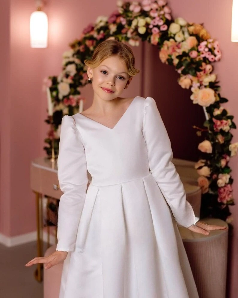 Flower Girl Dress Holy Communion Wedding Dress for Girls White Long Sleeve Satin Baby Dress Pageant Dresses for Girls Ball Gown
Flower Girl Dress Holy Communion Wedding Dress for Girls White Long Sleeve Satin Baby Dress Pageant Dresses for Girls Ball Gown