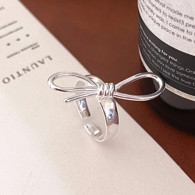 S925 sterling silver women's earrings silver plated zircon bow European and American popular fashion jewelry party accessories
S925 sterling silver women's earrings silver plated zircon bow European and American popular fashion jewelry party accessories