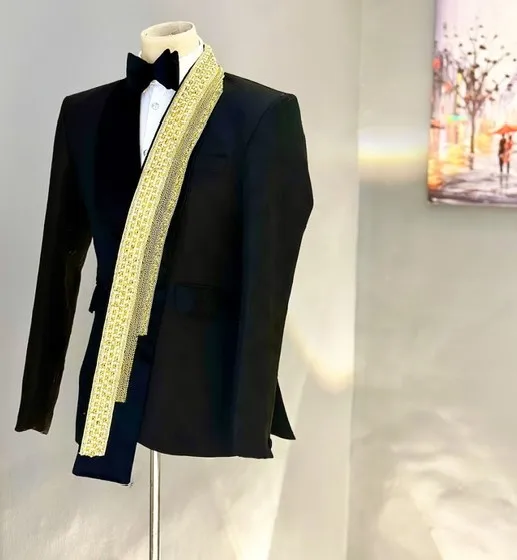 New Design Bespoke Wedding Suits for Man 2 Pieces Jacket Pants Beading Crystal Formal Business Evening Party Wear Customized
New Design Bespoke Wedding Suits for Man 2 Pieces Jacket Pants Beading Crystal Formal Business Evening Party Wear Customized