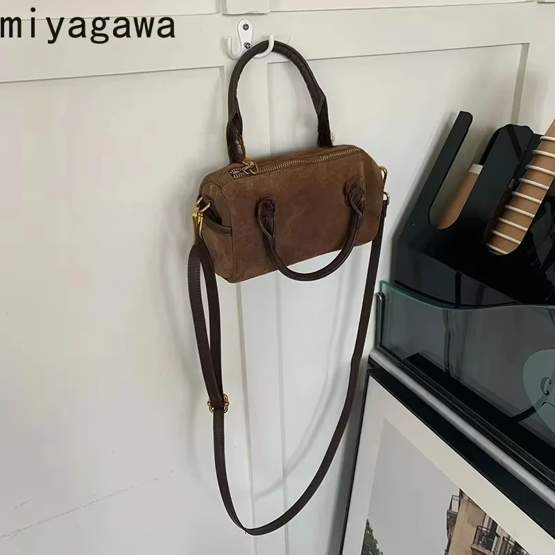 Miyagawa Korean Autumn/Winter New Vintage Suede Versatile One Shoulder Crossbody Bag Pillow Bag Boston Handheld Women's Bag
Miyagawa Korean Autumn/Winter New Vintage Suede Versatile One Shoulder Crossbody Bag Pillow Bag Boston Handheld Women's Bag