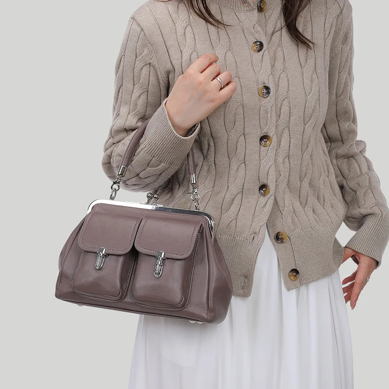 Fashionable women's daily commuting handbag retro ins trendy multi-pocket simple PU leather large capacity shoulder bag briefcas
Fashionable women's daily commuting handbag retro ins trendy multi-pocket simple PU leather large capacity shoulder bag briefcas