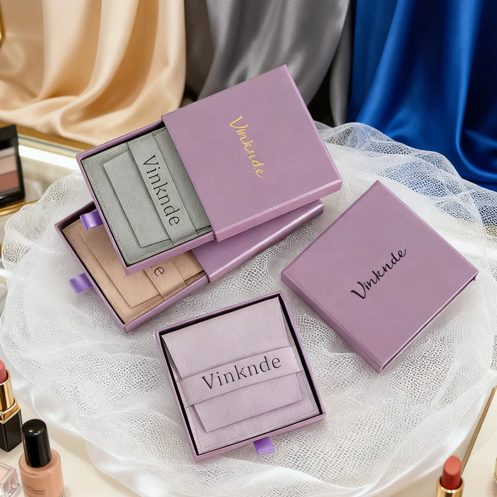 Экологичные фиолетовые коробки для упаковки ювелирных изделий с логотипом, небольшой ящик для бумаги, коробка для колец, свадебный подарок, сумка из микрофибры
Экологичные фиолетовые коробки для упаковки ювелирных изделий с логотипом, небольшой ящик для бумаги, коробка для колец, свадебный подарок, сумка из микрофибры