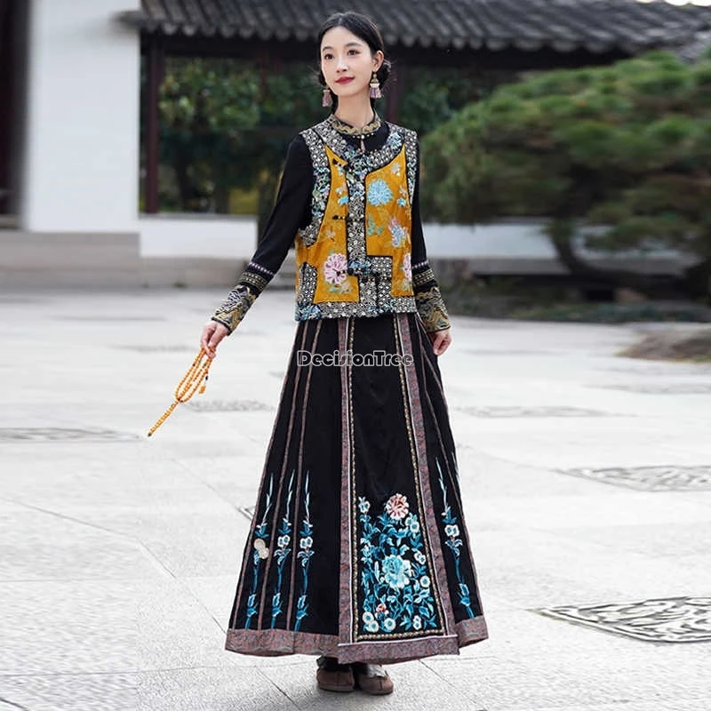 2025 chinese retro ethnic style silk embroidery short clip new chinese vest coat national style vest tang suit hanfu top t001
2025 chinese retro ethnic style silk embroidery short clip new chinese vest coat national style vest tang suit hanfu top t001