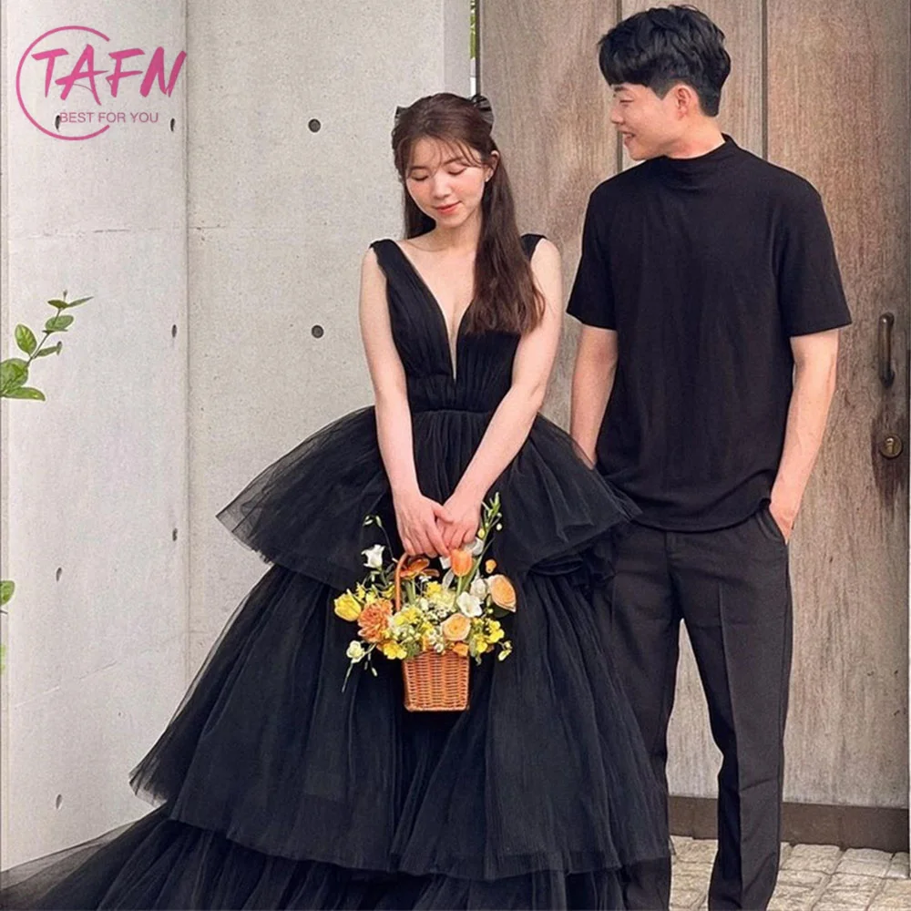 TAFN V-Neck Sleeveless Black Wedding Dresses Tiered Tulle Bridal Ball Gown Korea Photo Shoot Dress for Bride
TAFN V-Neck Sleeveless Black Wedding Dresses Tiered Tulle Bridal Ball Gown Korea Photo Shoot Dress for Bride
