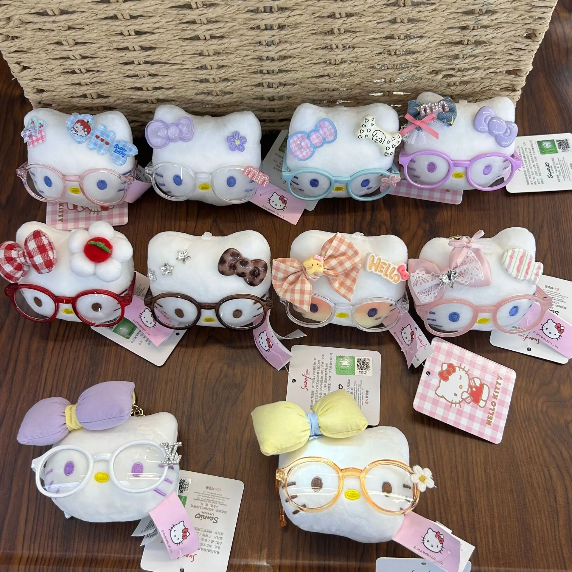 2026 Sanrio Hello Kitty Plush Keychain with Colorful Glasses and Bow Designs Cute Character Pendant for Girls Collection
2026 Sanrio Hello Kitty Plush Keychain with Colorful Glasses and Bow Designs Cute Character Pendant for Girls Collection