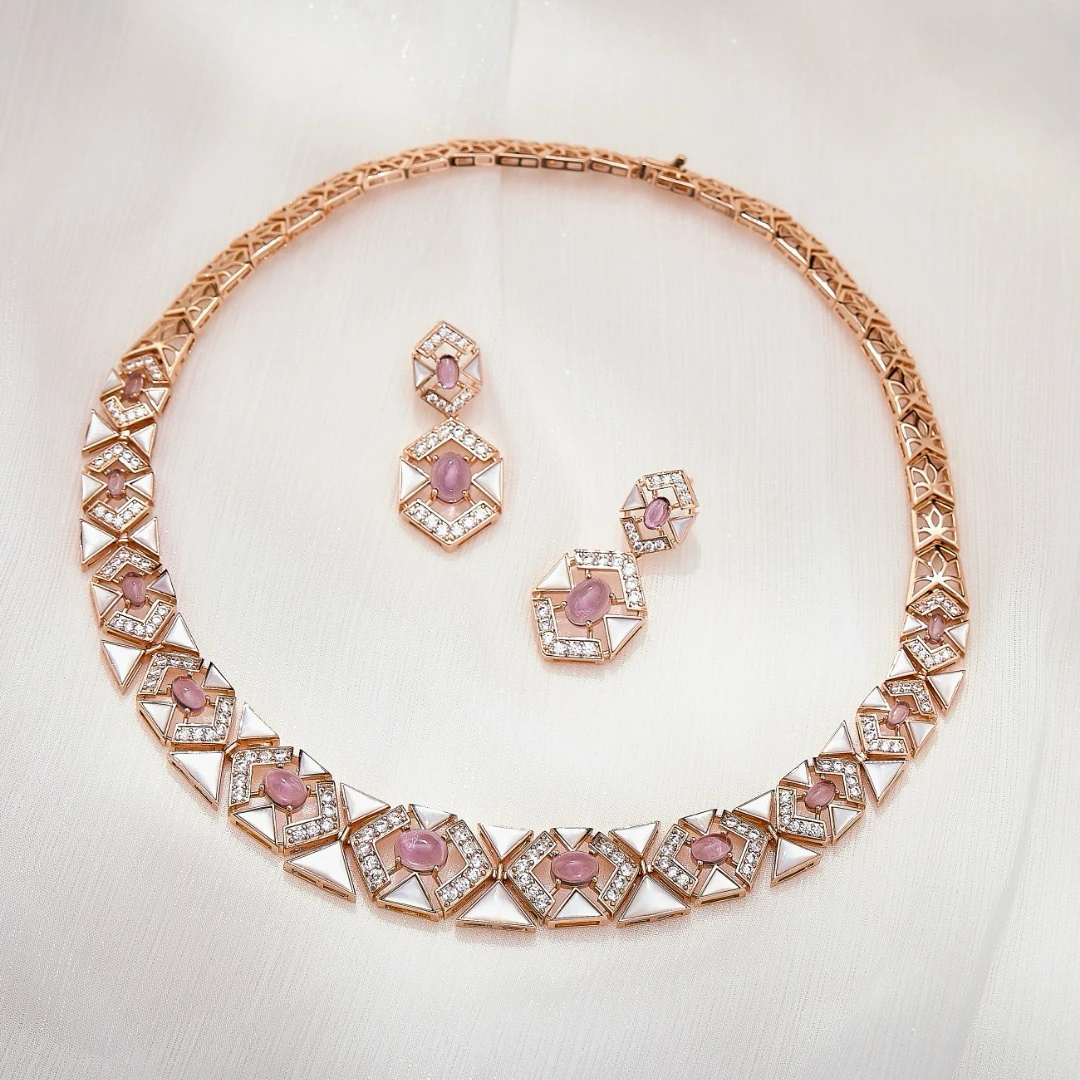 AY Luxurious Fashion Jewelry Sets For Women Lady Inlay AAA Cubic Zircon Sweet Style Diamond Shape Choker Necklace Drop Earrings
AY Luxurious Fashion Jewelry Sets For Women Lady Inlay AAA Cubic Zircon Sweet Style Diamond Shape Choker Necklace Drop Earrings