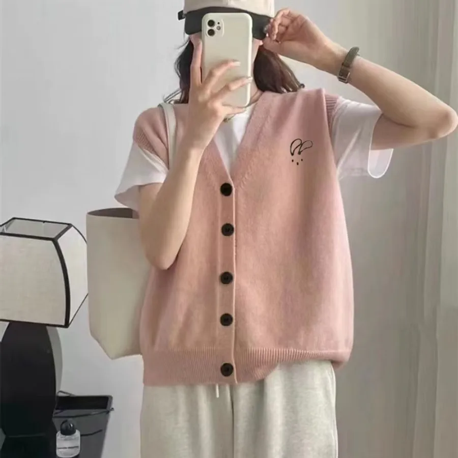 Корейский мягкий вязаный жилет для ленивых, женский свитер со шлепанцами, жилет свободного кроя, верхняя одежда, осенний сезон, модный тренд
Корейский мягкий вязаный жилет для ленивых, женский свитер со шлепанцами, жилет свободного кроя, верхняя одежда, осенний сезон, модный тренд