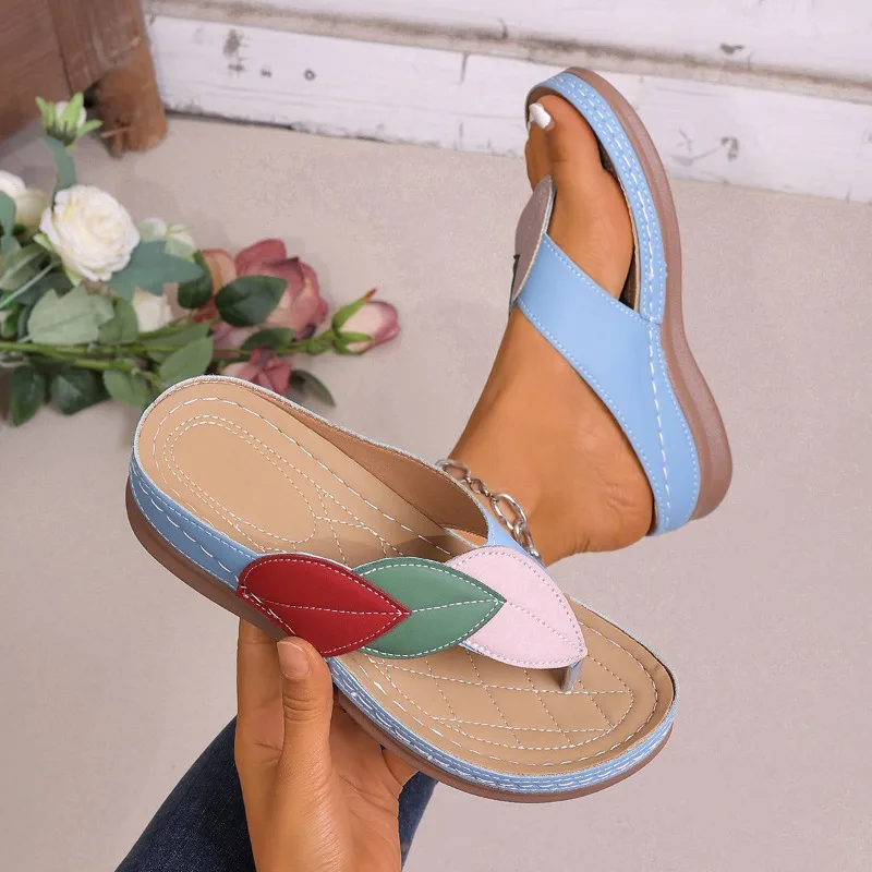 Новые женские тапочки на среднем каблуке, кожаные уличные женские сандалии с цветочным узором, легкие повседневные летние женские тапочки без шнуровки на танкетке
Новые женские тапочки на среднем каблуке, кожаные уличные женские сандалии с цветочным узором, легкие повседневные летние женские тапочки без шнуровки на танкетке