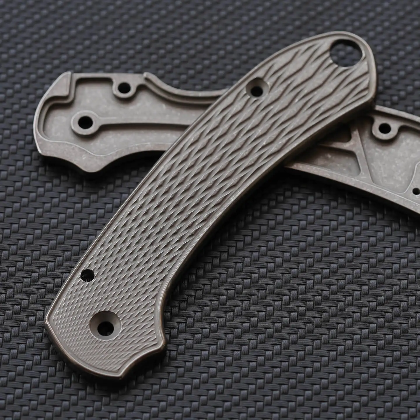 1 пара рукояток ручной работы из титанового сплава Bee Waist для Spyderco C223
1 пара рукояток ручной работы из титанового сплава Bee Waist для Spyderco C223