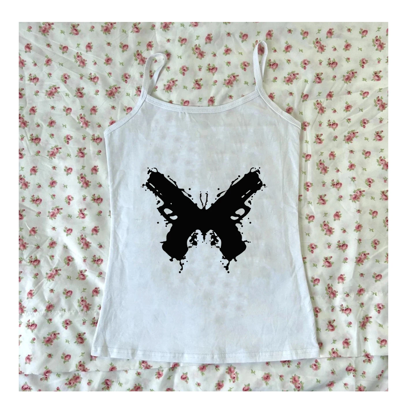2000S Y2K black and white style gun flower butterfly shaped street cool style personalized vest short sleeved lightweight top
2000S Y2K black and white style gun flower butterfly shaped street cool style personalized vest short sleeved lightweight top