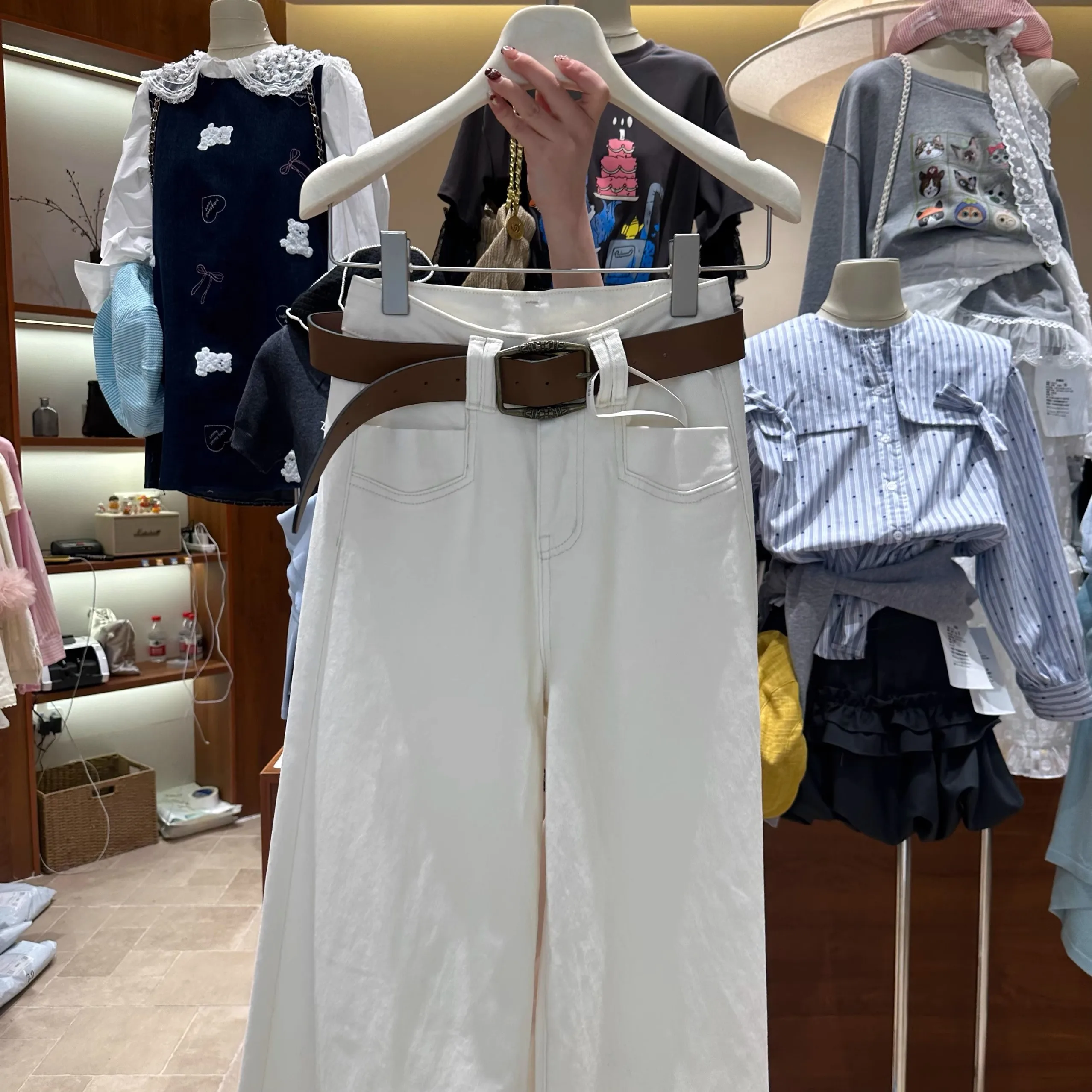 Retro High Waist Wide Leg Jeans Women's Casual Straight Cut Loose Fit Versatile White Denim Pants Spring Season Faion
Retro High Waist Wide Leg Jeans Women's Casual Straight Cut Loose Fit Versatile White Denim Pants Spring Season Faion