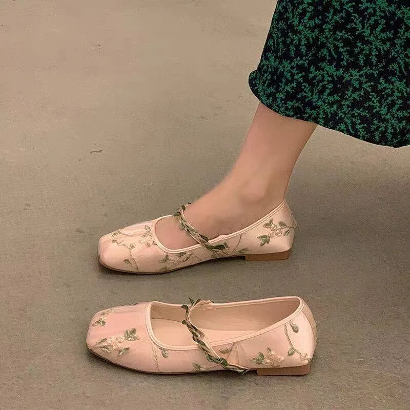Женские туфли в древнем стиле Ханьфу с вышивкой, универсальные, на плоской подошве, в стиле Ся Маризен, с элементами китайской культуры
Женские туфли в древнем стиле Ханьфу с вышивкой, универсальные, на плоской подошве, в стиле Ся Маризен, с элементами китайской культуры