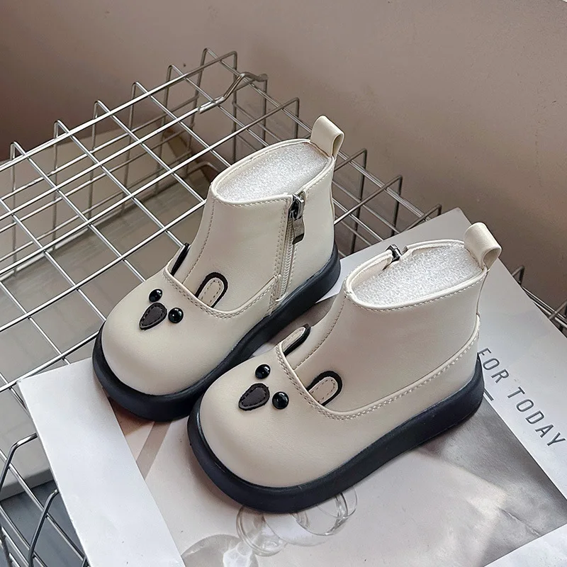 Детские повседневные короткие сапоги для девочек, зима 2021, новая модная нескользящая универсальная обувь принцессы в корейском стиле с мягкой подошвой
Детские повседневные короткие сапоги для девочек, зима 2021, новая модная нескользящая универсальная обувь принцессы в корейском стиле с мягкой подошвой