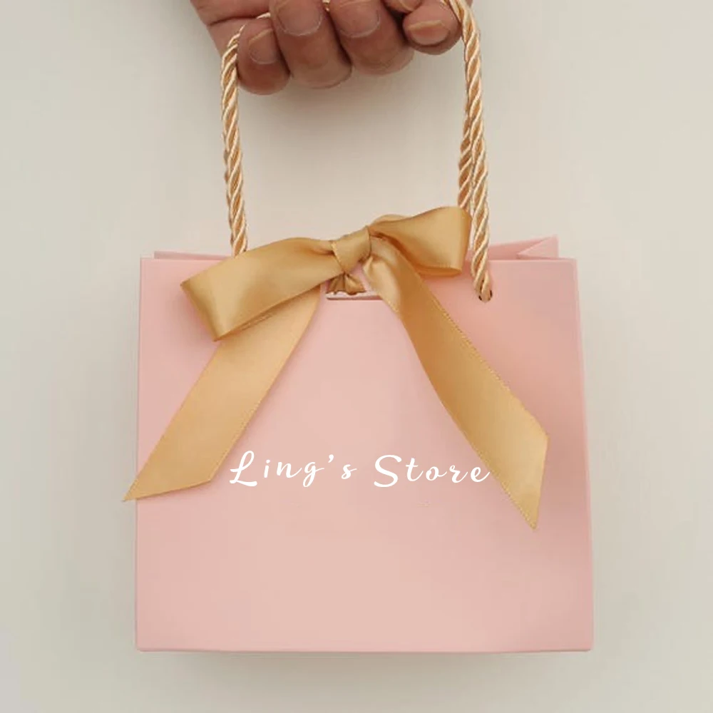 50/100Pcs Custom Logo 14x6x12cm Jewelry Paper Handle Bag Bowknot Ribbon Wedding Gift Organizer Folder Handbag Cosmetic Packaging
50/100Pcs Custom Logo 14x6x12cm Jewelry Paper Handle Bag Bowknot Ribbon Wedding Gift Organizer Folder Handbag Cosmetic Packaging