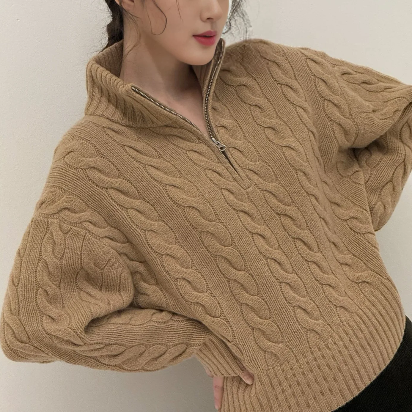 Женский осенне-зимний вязаный свитер с полумолнией на молнии — вышитый воротник-стойка, свободный топ с длинными рукавами
Женский осенне-зимний вязаный свитер с полумолнией на молнии — вышитый воротник-стойка, свободный топ с длинными рукавами