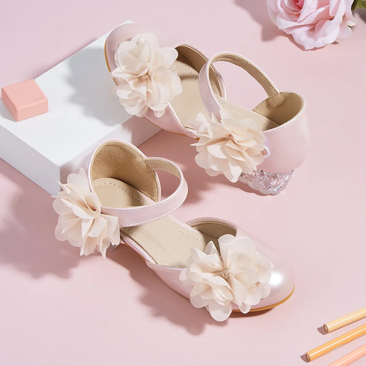 2025 New Flowers Girls High Heels Soft Soled Hollow Children Sandals 6-12 Years Kids Princess Crystal Heel Wedding Dress Shoes
2025 New Flowers Girls High Heels Soft Soled Hollow Children Sandals 6-12 Years Kids Princess Crystal Heel Wedding Dress Shoes