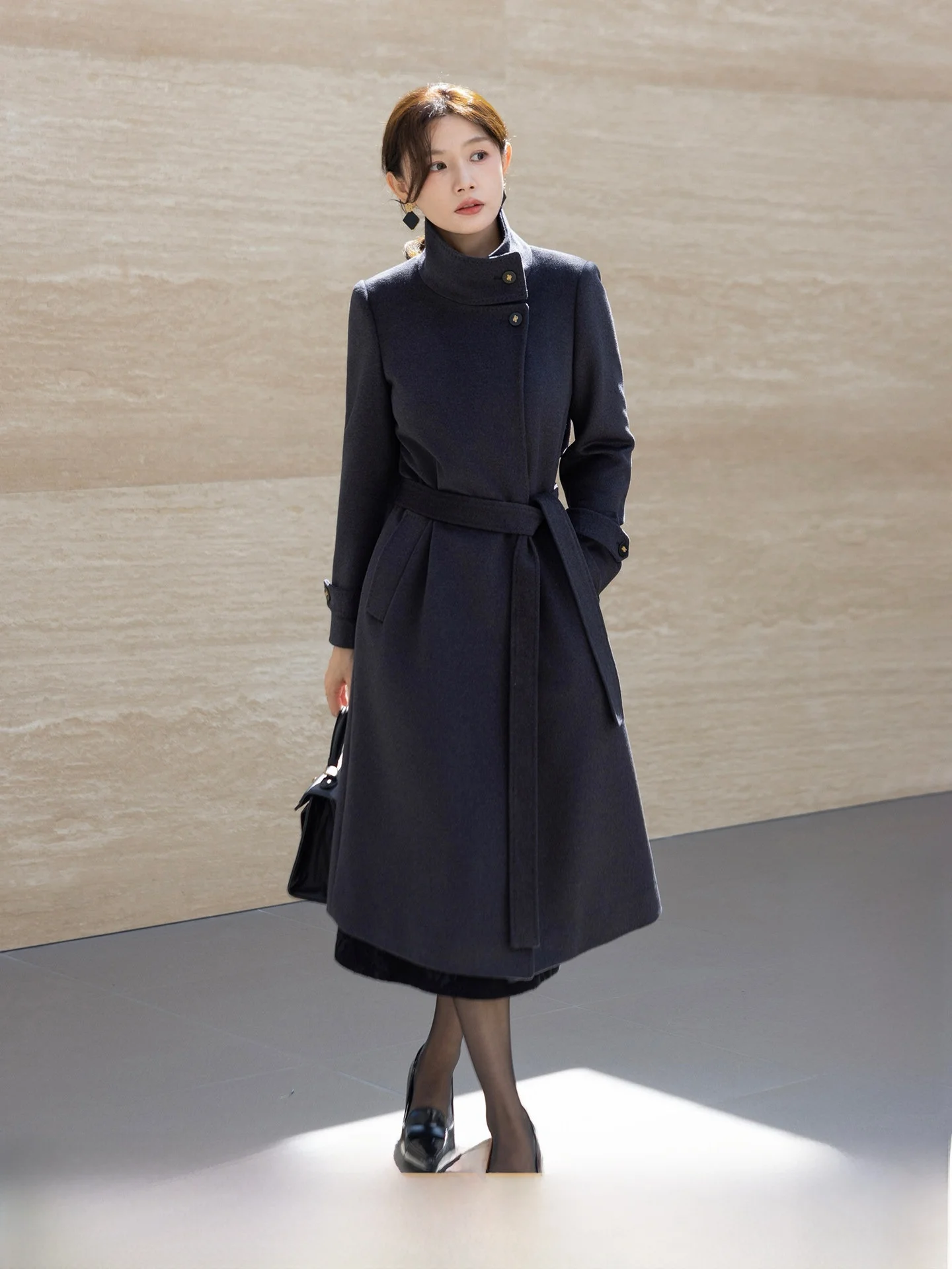 Классическое шерстяное пальто с воротником-стойкой для женщин, фиолетовое, утепленное, с завышенной талией, премиум-класса, средней длины, зимнее
Классическое шерстяное пальто с воротником-стойкой для женщин, фиолетовое, утепленное, с завышенной талией, премиум-класса, средней длины, зимнее