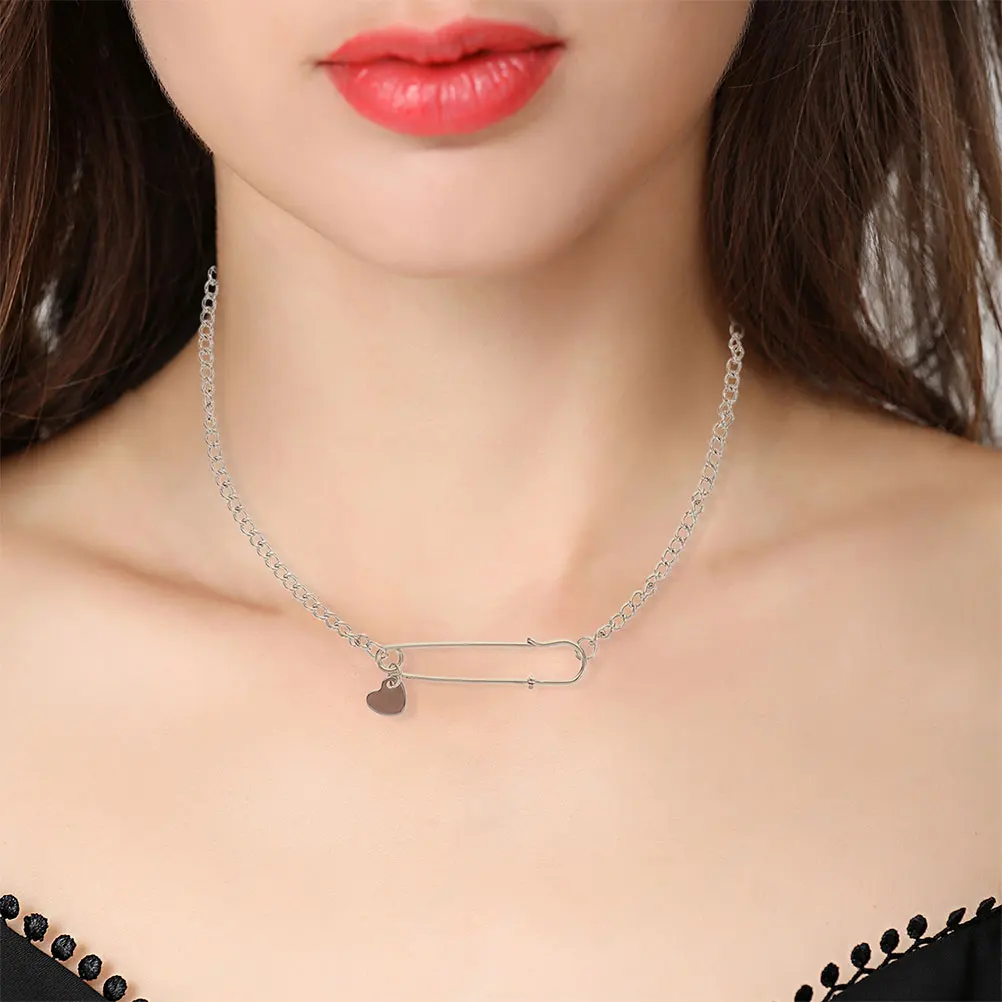 2pcs Creative Clavicle Paper Clip Necklaces For Women Pendant Alloy Durable Safe Pin Statement Women Jewelry Gifts
2pcs Creative Clavicle Paper Clip Necklaces For Women Pendant Alloy Durable Safe Pin Statement Women Jewelry Gifts