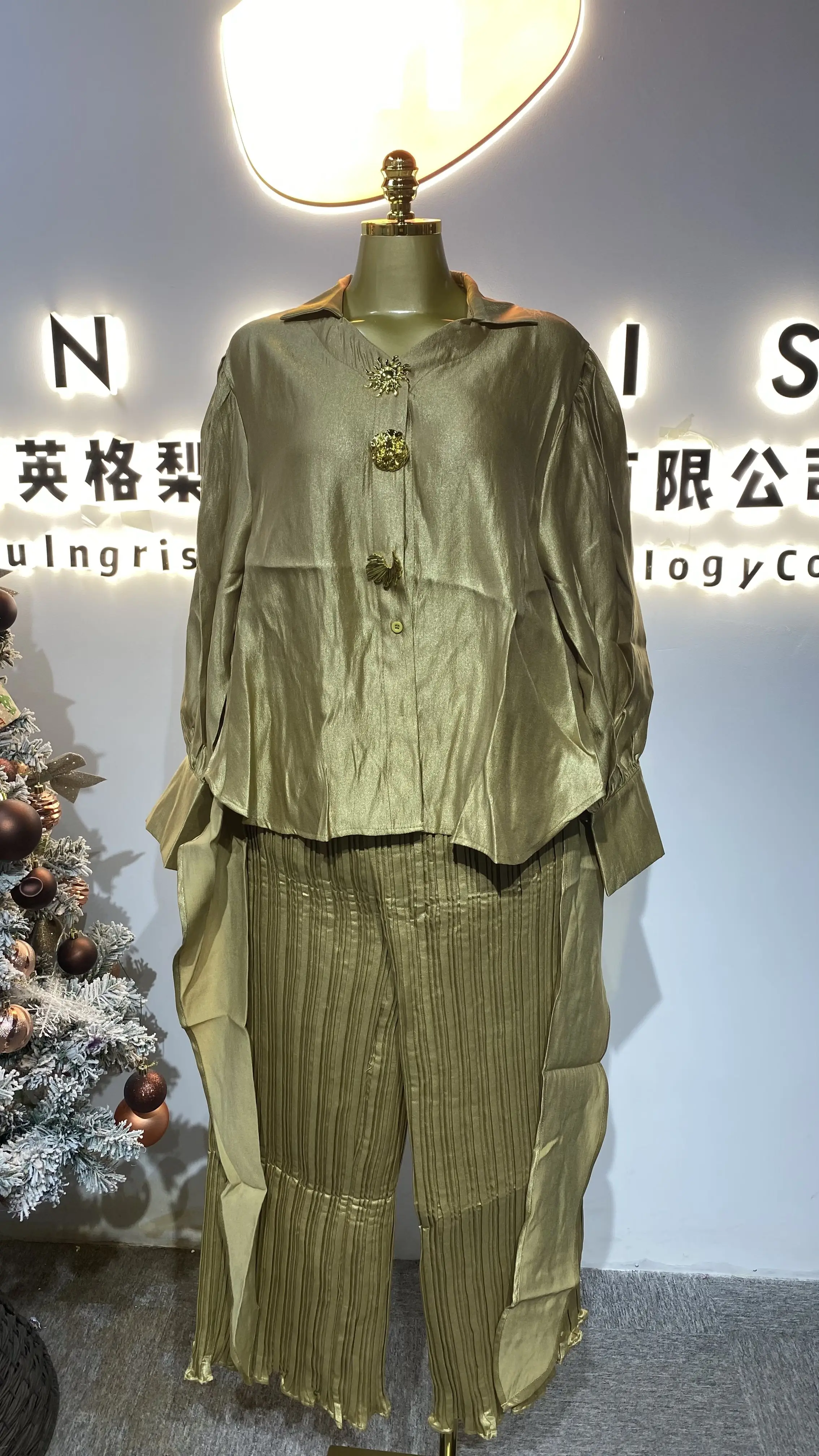 2026 New French Minimalist Contrast Short Sleeveless Knit Cardigan Top and Skirt Set-GZXX633
2026 New French Minimalist Contrast Short Sleeveless Knit Cardigan Top and Skirt Set-GZXX633