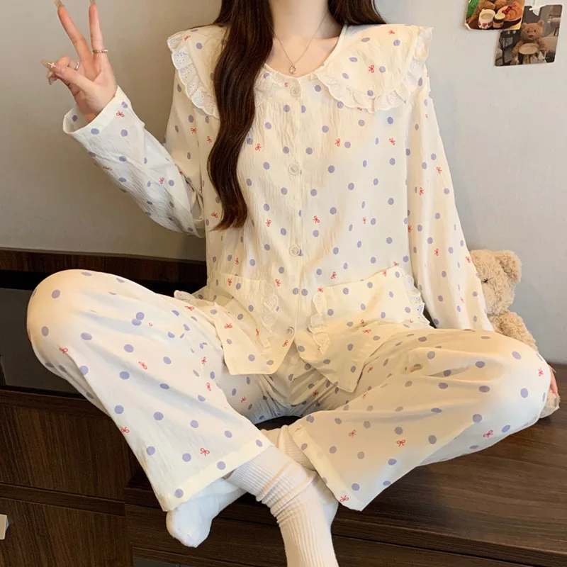 Korean-style minimalist long-sleeved pajama set for women in spring and autumn. New style set. Cute pajama set for home wear.
Korean-style minimalist long-sleeved pajama set for women in spring and autumn. New style set. Cute pajama set for home wear.